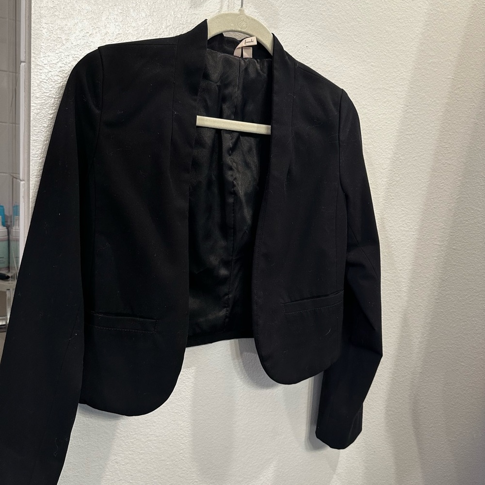 Black cropped blazer